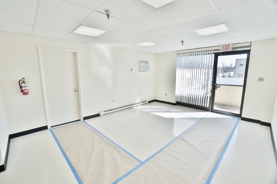 More Photos Of 3800-3842 West St, Landover Warehouse For Lease