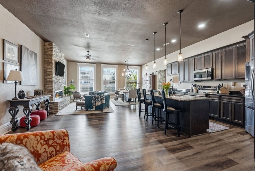 More Photos Of 215 N Michigan St, Plymouth Storefront For Sale