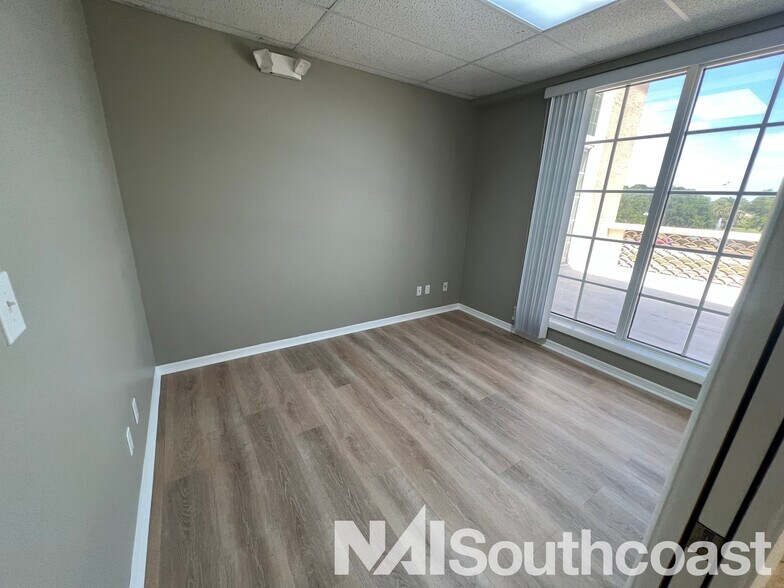 More Photos Of 7000 SE Federal Hwy, Stuart Office For Lease