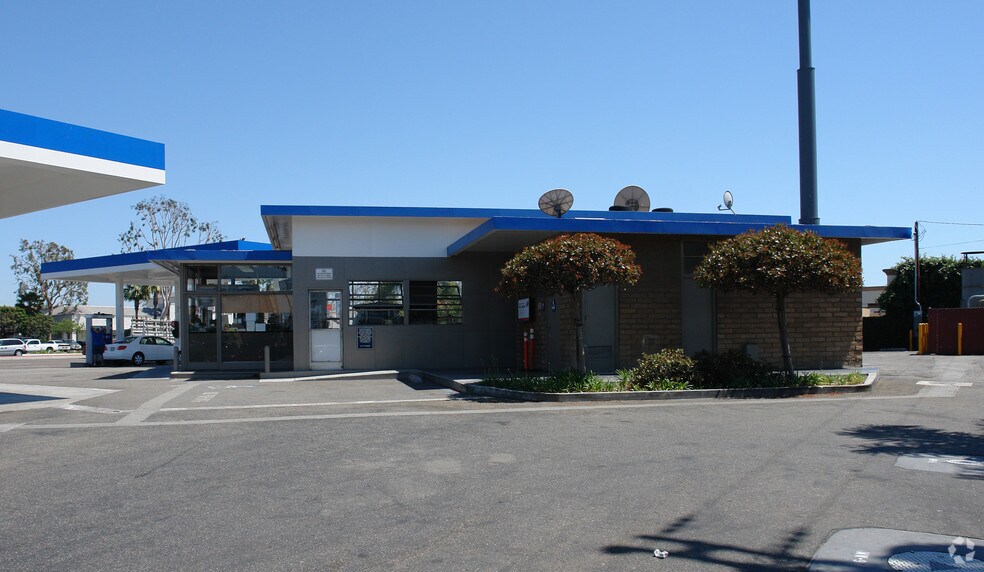 More Photos Of 16001 Beach Blvd, Huntington Beach Service Station For Sale