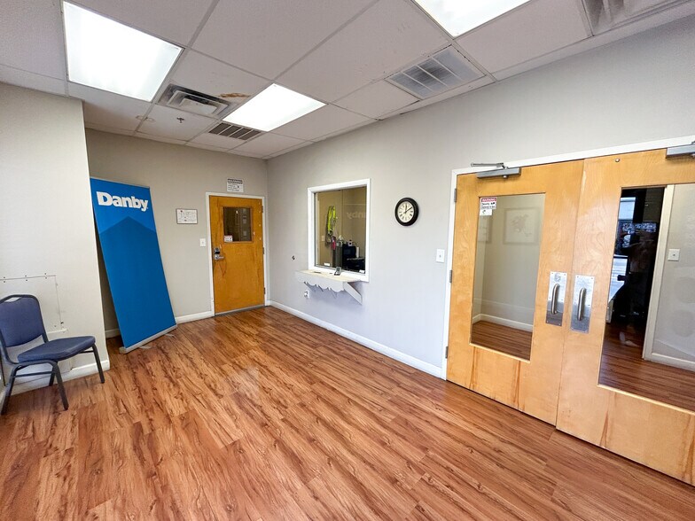 More Photos Of 252 Jacintoport Blvd, Saraland Warehouse For Lease