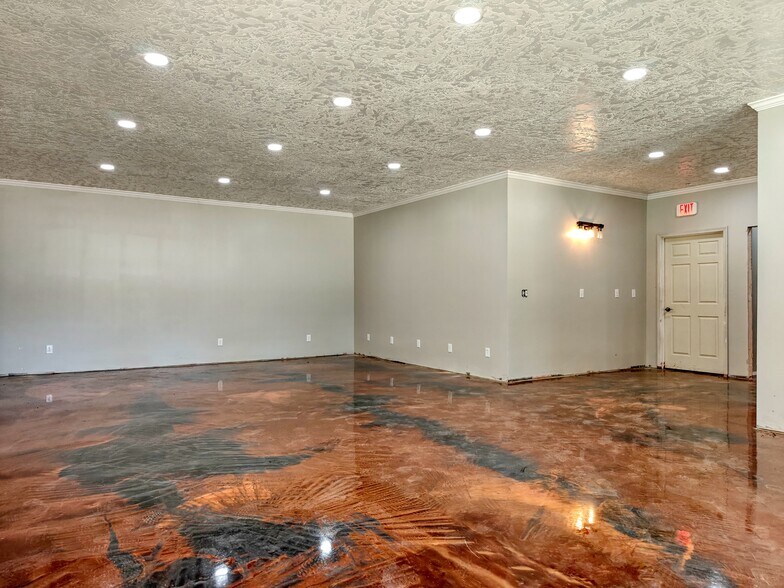 More Photos Of 22000 Main St E, Huntingdon Distribution For Sale