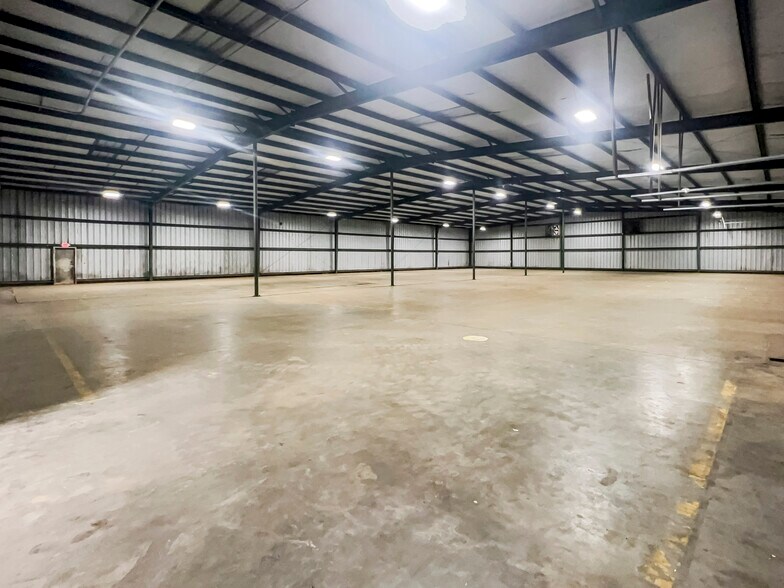 More Photos Of 3160 Mcfarland Blvd, Northport Warehouse For Sale