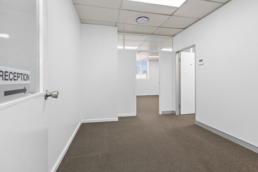 More Photos Of 15 North Mall, Rutherford General Retail For Lease