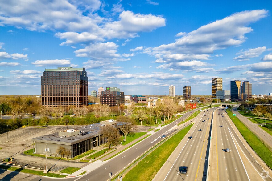 More Photos Of 26250 Northwestern Hwy, Southfield Office For Sale