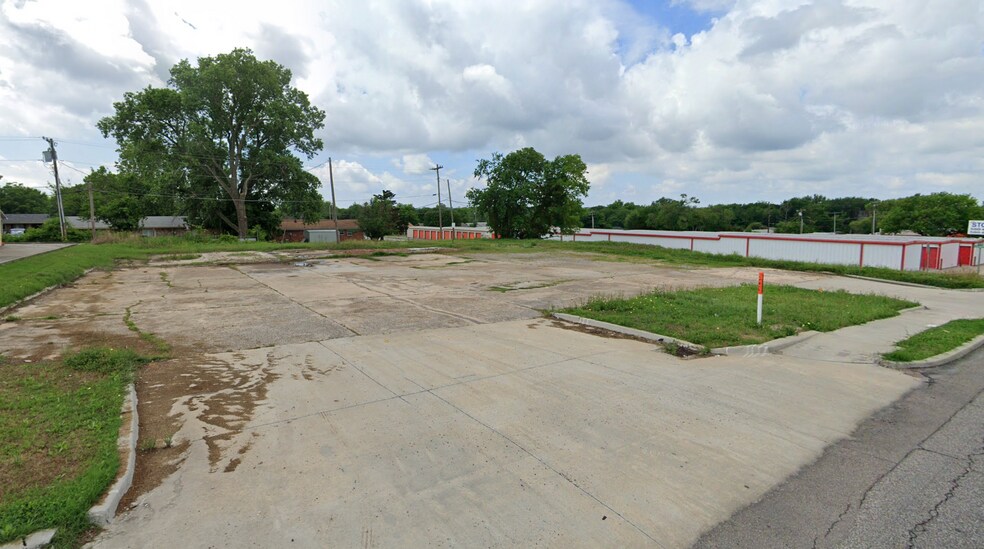 More Photos Of 1215 W Broadway Ave, Sulphur Land For Sale