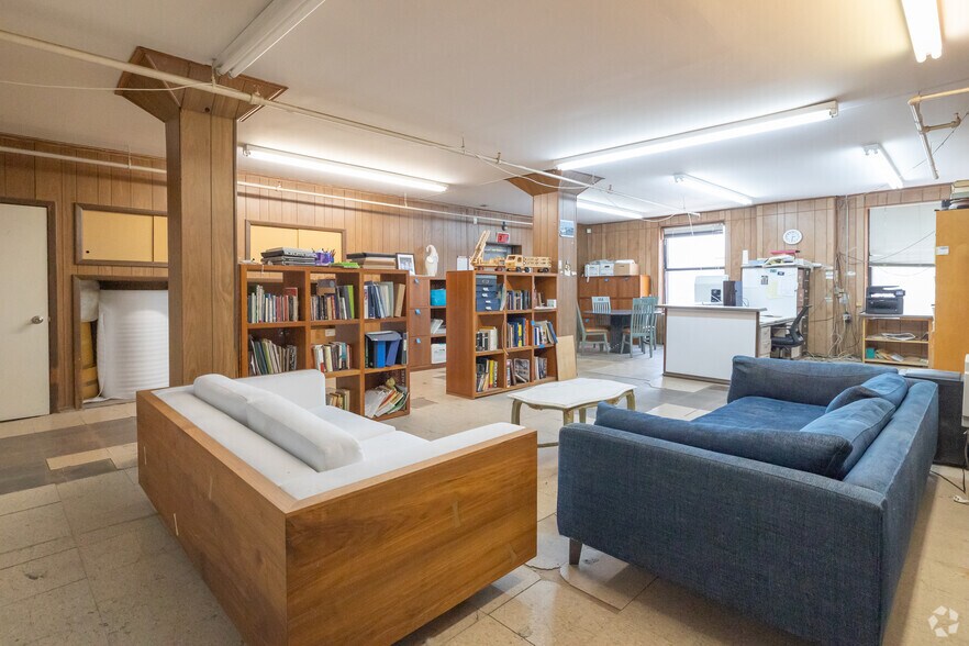 More Photos Of 2572 Park Ave, Bronx Industrial For Sale