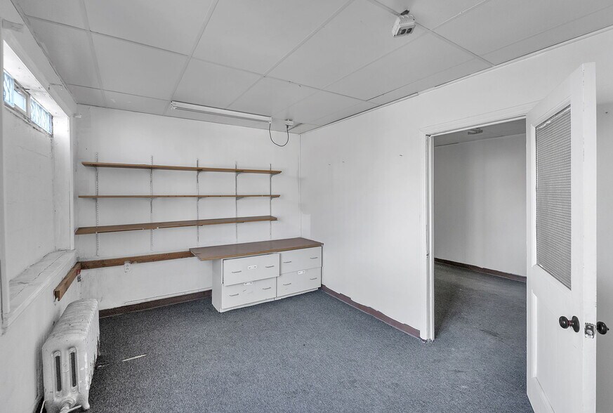 More Photos Of 9900 Northlawn St, Detroit Warehouse For Lease