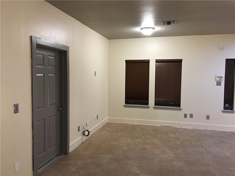More Photos Of 5637 Burton ln, Corpus Christi Storefront Retail Office For Lease