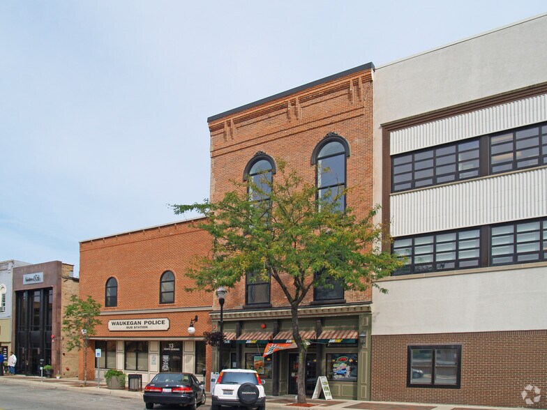 More Photos Of 11 N Genesee St, Waukegan Flex For Sale