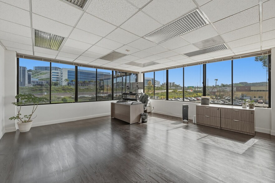 More Photos Of 10505 Sorrento Valley Rd, San Diego Office For Sale