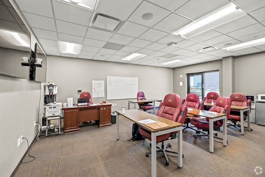 More Photos Of 3501 S Burleson Blvd, Alvarado Truck Terminal For Sale