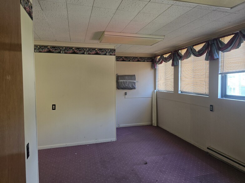 More Photos Of 2103 MacKenna Ave, Niagara Falls Warehouse For Sale