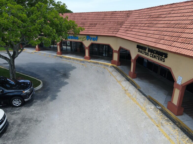 More Photos Of 12315-12389 Pembroke Rd, Pembroke Pines Unknown For Lease