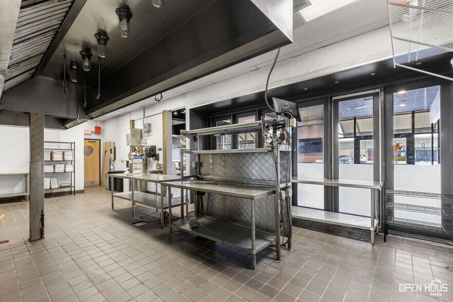 More Photos Of 3001-3007 Garnett Ave, Wichita Falls General Retail For Lease