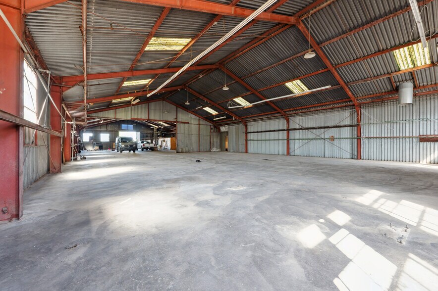 More Photos Of 8426-8428 San Fernando Rd, Sun Valley Warehouse For Lease