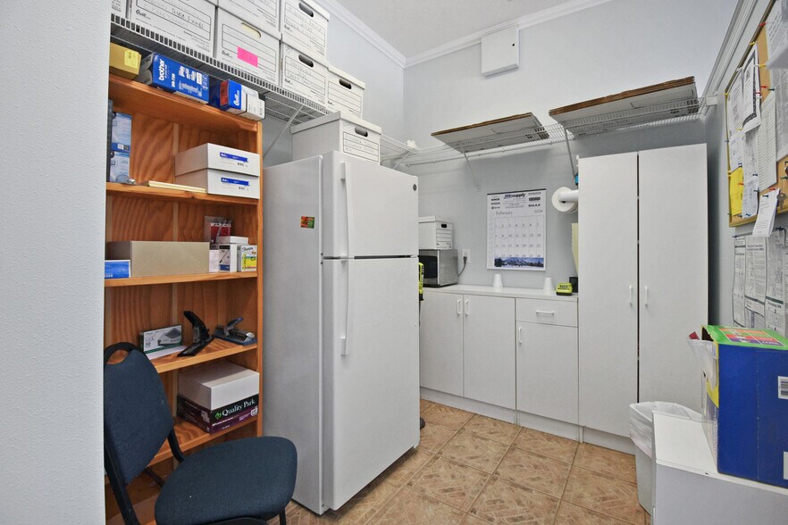 More Photos Of 2071 Dobbs Rd, Saint Augustine Flex For Sale