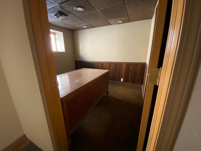 More Photos Of 519 E Walnut St, Green Bay General Retail For Lease