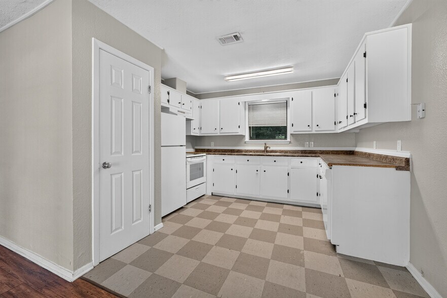 More Photos Of 505 Bub Hayner Rd, Karnack Apartments For Sale