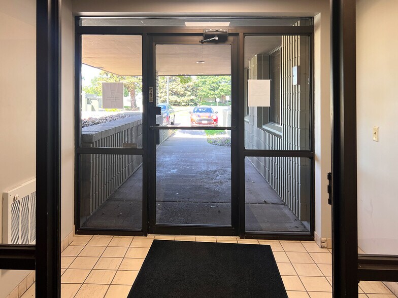 More Photos Of 6800 78th Ave N, Brooklyn Park Office For Lease