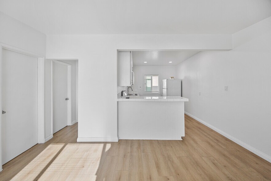 More Photos Of 1826-1828 12th St, Manhattan Beach Apartments For Sale