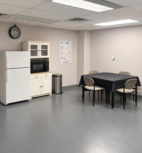 More Photos Of 663-679 Dawson Dr, Newark Warehouse For Lease