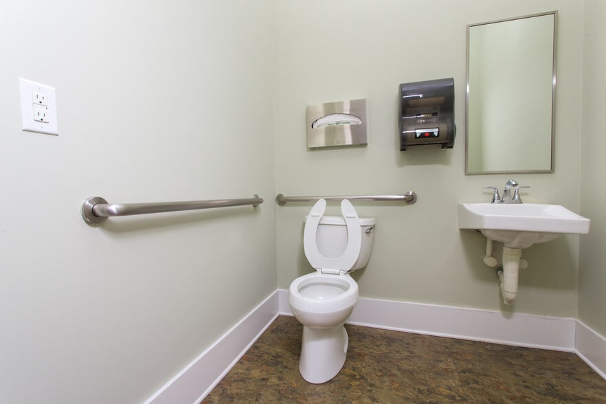 More Photos Of 921 N Palafox St, Pensacola Office For Sale