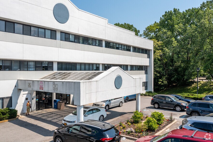 More Photos Of 970 N Broadway, Yonkers Medical For Lease