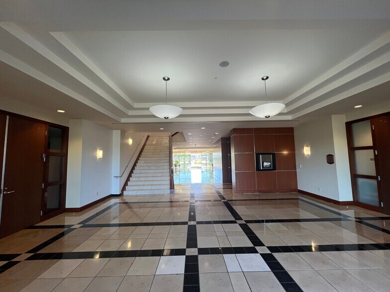 More Photos Of 5701 W Talavi Blvd, Glendale Office For Lease