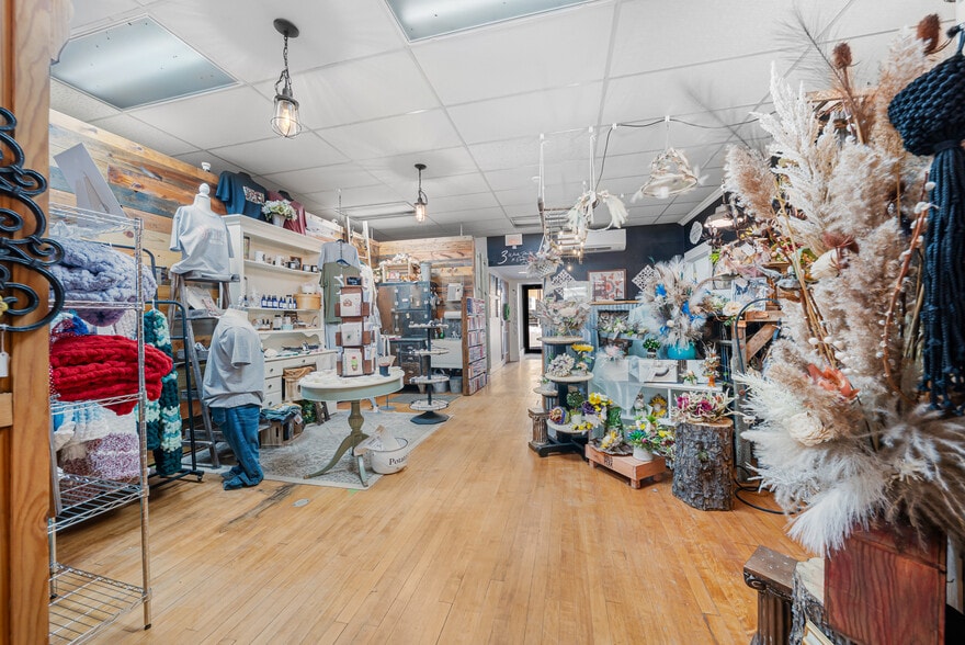 More Photos Of 811 Oregon St, Oshkosh Restaurant For Sale