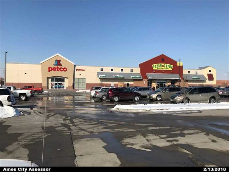 Primary Photo Of 215 SE 5th St, Ames Supermarket For Lease