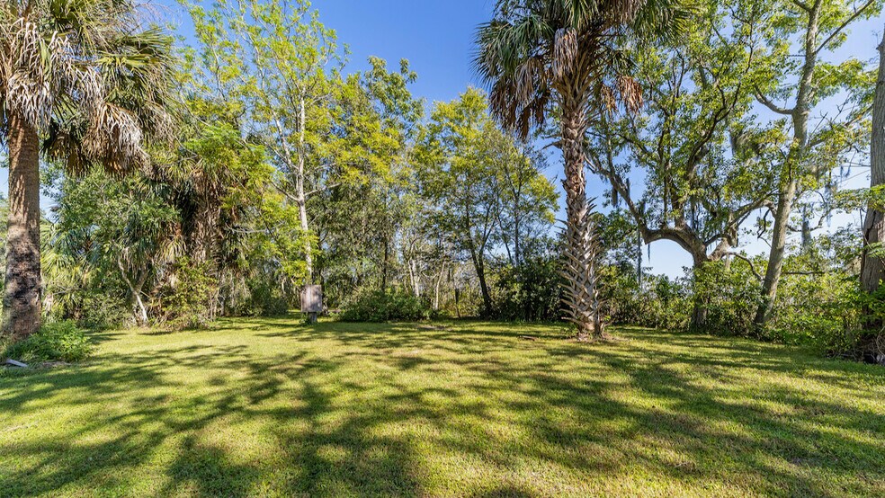 More Photos Of 6001 Bird Island Dr, Lady Lake Lodge Meeting Hall For Sale