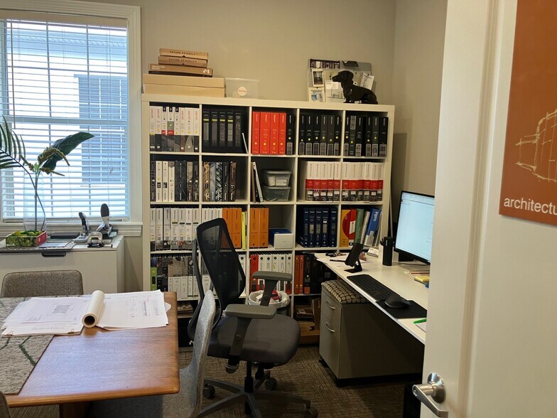 More Photos Of 5813 S Macdill Ave, Tampa Office For Sale