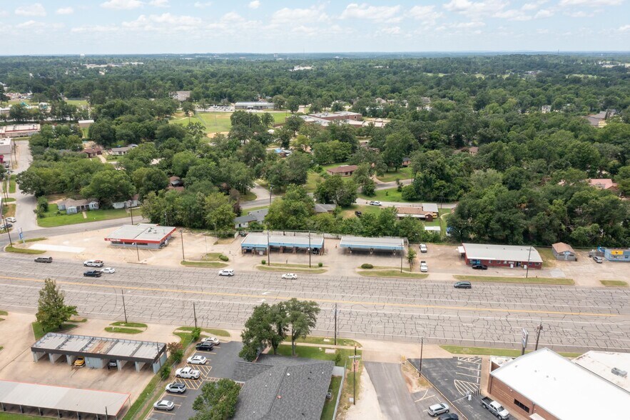 More Photos Of 1820 W Gentry Pky, Tyler Specialty For Sale