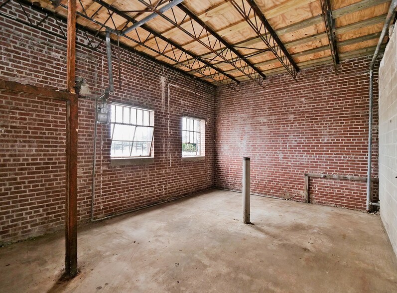 More Photos Of 1729-1731 N Main St, Jacksonville Storefront For Lease