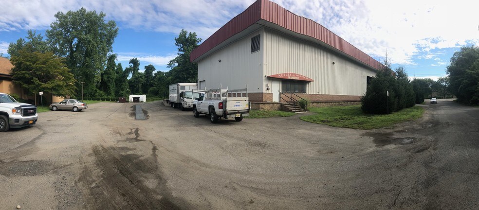 More Photos Of 1 Corporate Dr, Peekskill Manufacturing For Lease