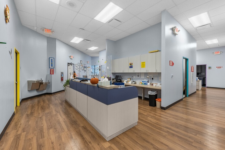 More Photos Of 3326 Watters Rd, Pasadena Office For Sale