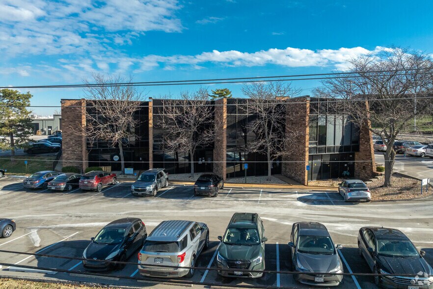 More Photos Of 5 Worthington Access Dr, Maryland Heights Light Distribution For Lease