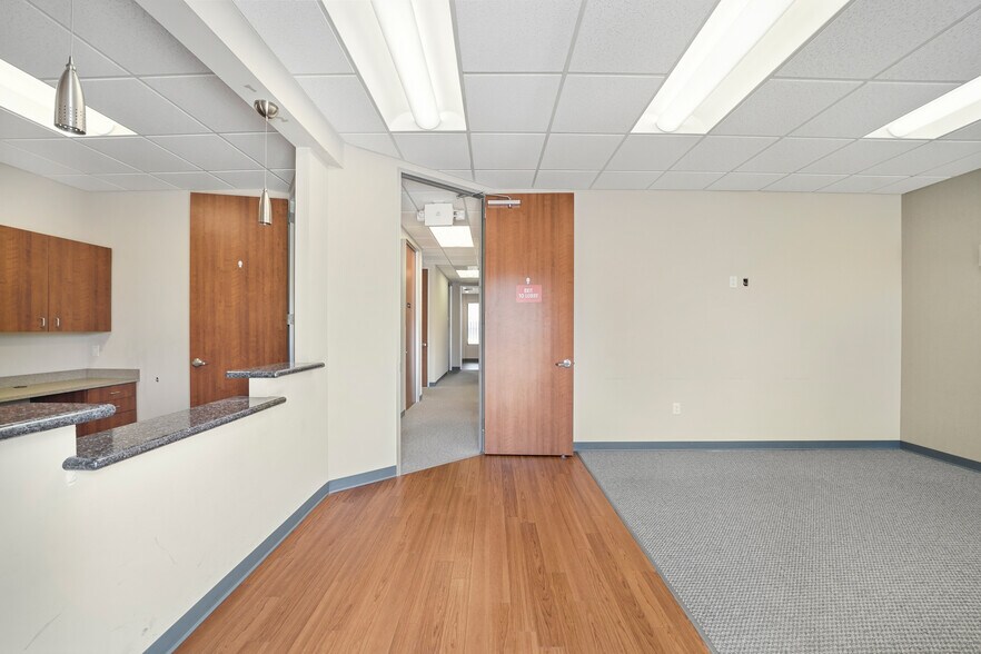 More Photos Of 1208 Highway 6, Sugar Land Medical For Lease