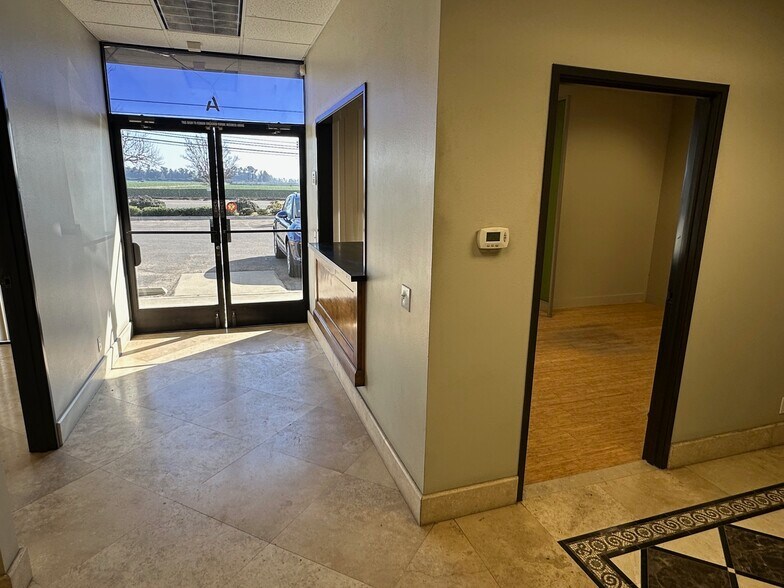 More Photos Of 167 Lambert St, Oxnard Warehouse For Lease