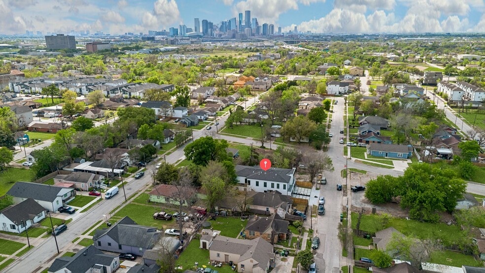 More Photos Of 4710 Sharon St, Houston Multifamily For Sale