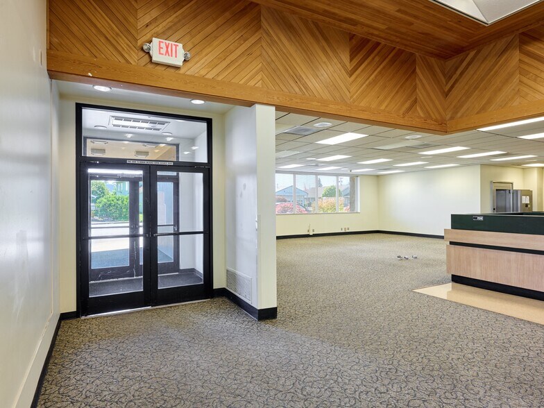 More Photos Of 200 Center Ave, Molalla Bank For Sale