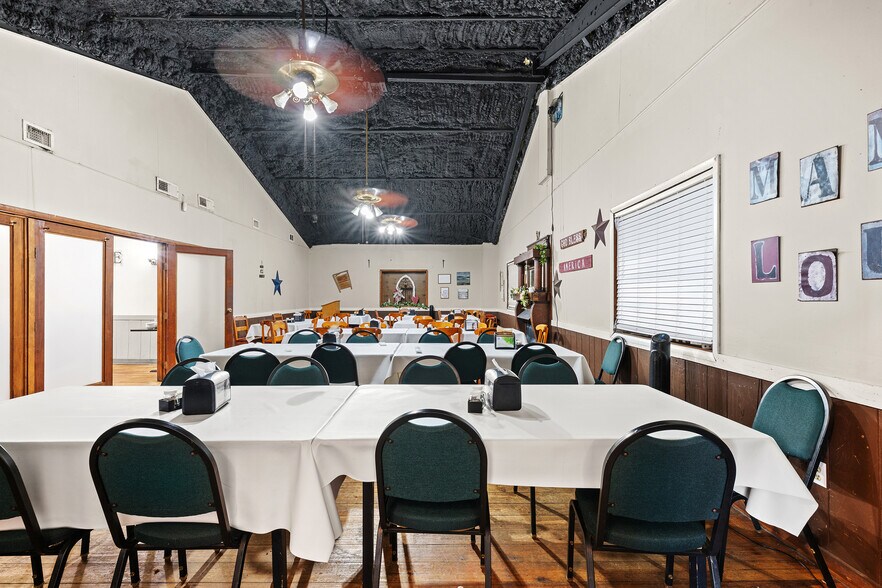 More Photos Of 22288 Pine St, Robertsdale Restaurant For Sale