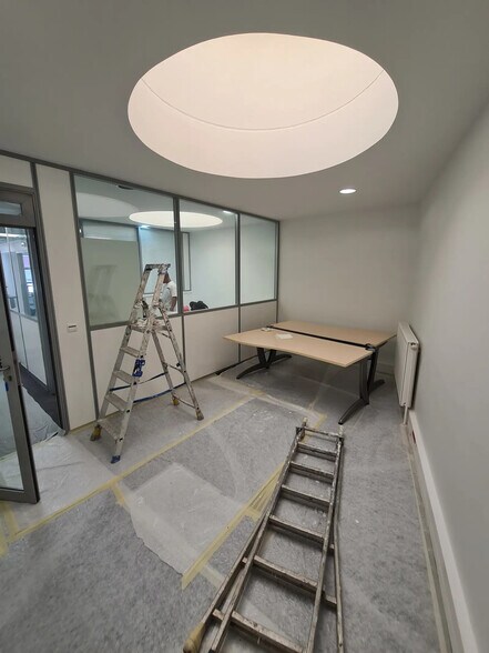 More Photos Of , Paris Office For Sale