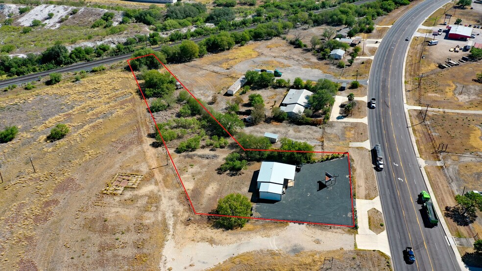 More Photos Of 2908 Us-90, Hondo Freestanding For Lease