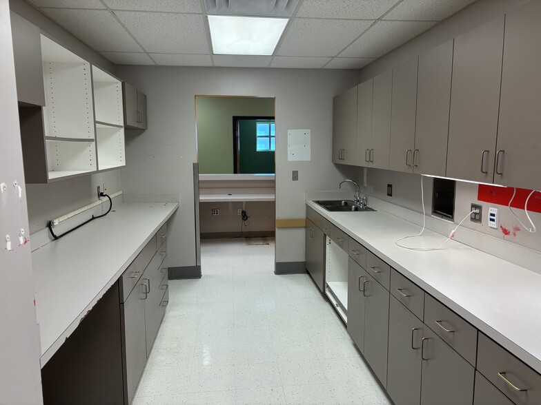 More Photos Of 1090 9th Ave SW, Bessemer Medical For Lease