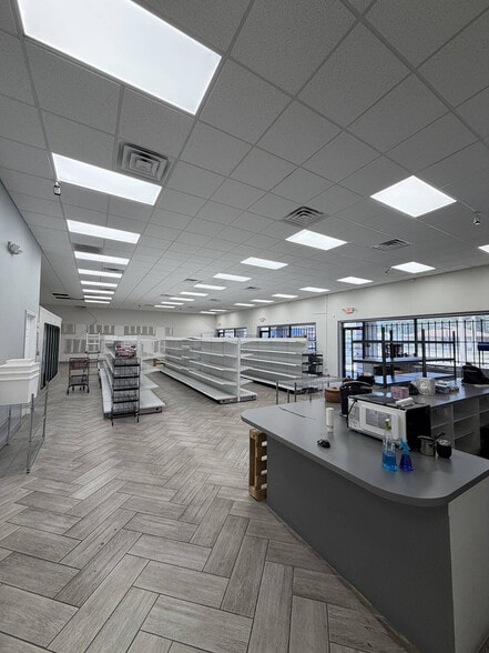 More Photos Of 5050 Sunbeam Rd, Jacksonville General Retail For Lease