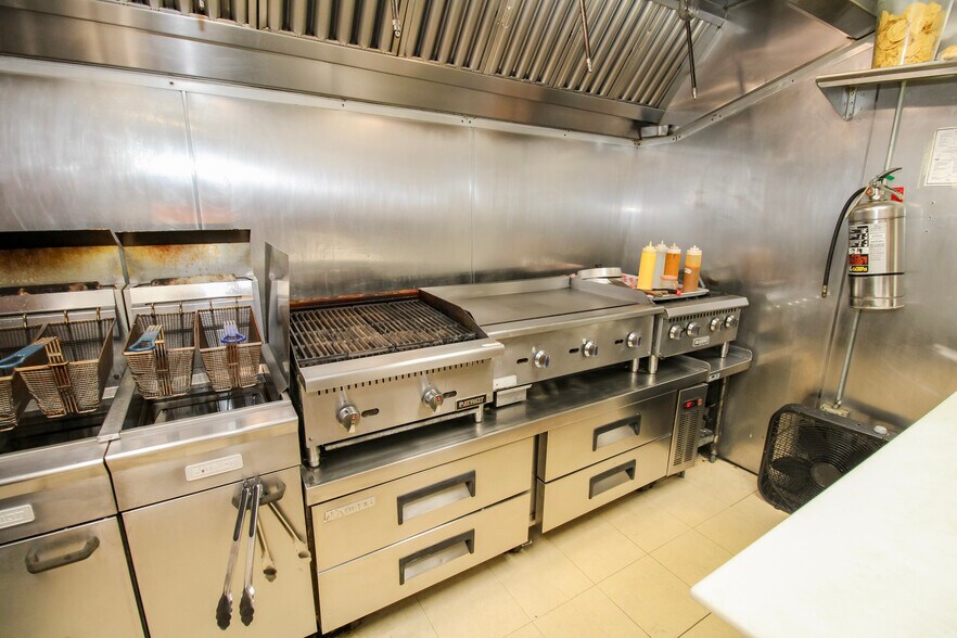 More Photos Of 54 McKinley St, Huron Bar For Sale