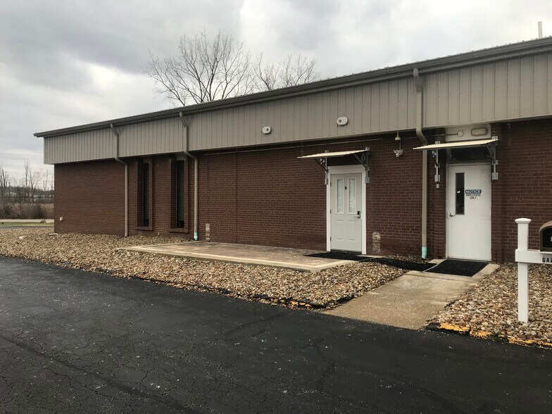 More Photos Of 885 W Liberty St, Medina Light Distribution For Lease