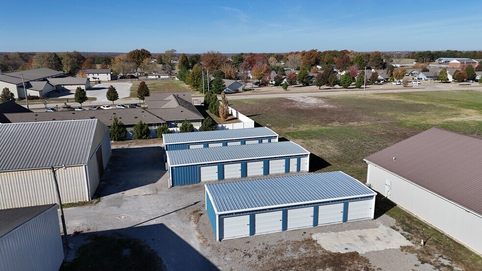 More Photos Of 1701 1/2 N Market St, Sparta Self Storage For Sale